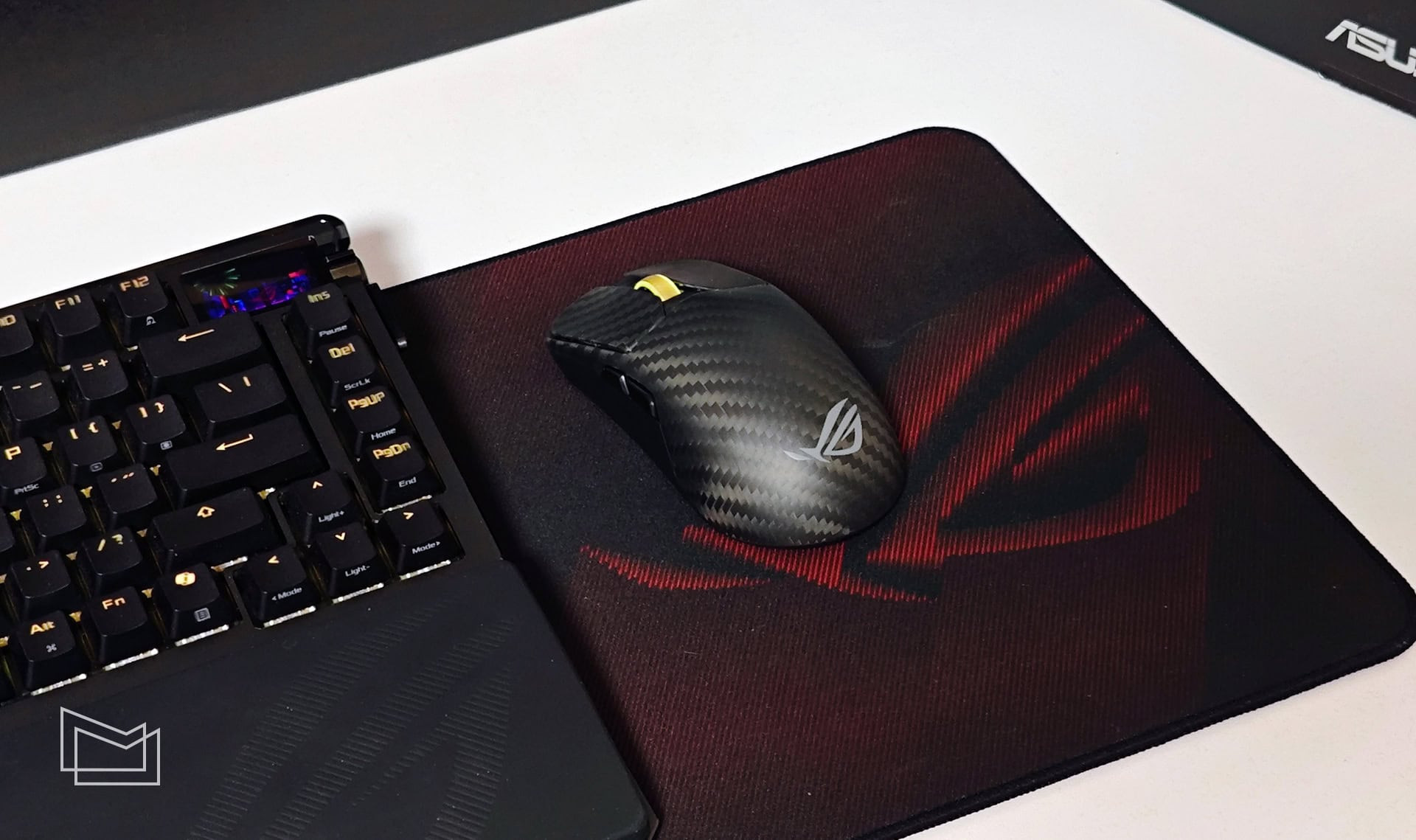 Огляд ASUS ROG Harpe Ace Extreme: ергономічність