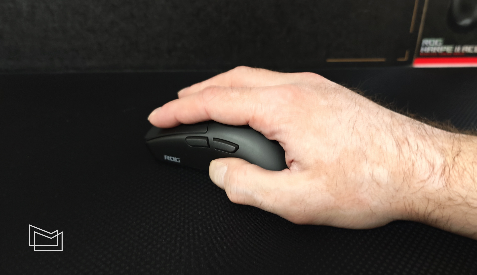 Огляд ASUS ROG Harpe II Ace: ергономічність, форма та вага