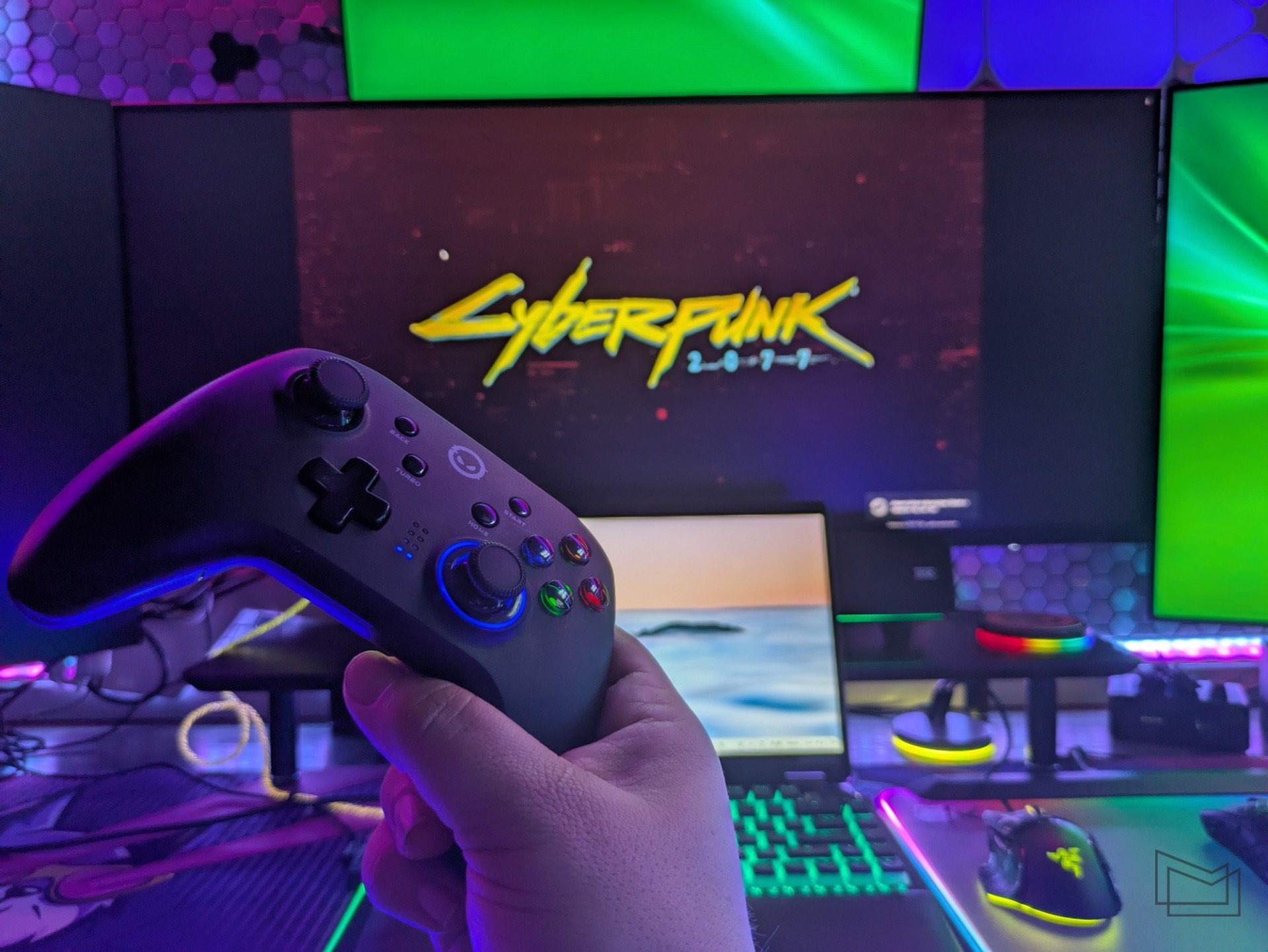 Геймпад LORGAR Trix 510 має ергономіку, схожу на стандартну для Xbox, але підключається через USB-ресівер або Bluetooth 5.0 і в другому випадку сумісний з безліччю платформ, включно з ChromeOS. Разом з великим монітором та GeForce Now через швидкий інтернет це дозволяє отримати чудові ігрові враження. Головне — не забувати, що роздільна здатність 3440х1440 вже є преміумможливістю хмарного сервісу та вимагає платну підписку в той час, як короткі ігрові сесії на вбудованому FullHD-дисплеї можна проводити й на безплатному акаунті.