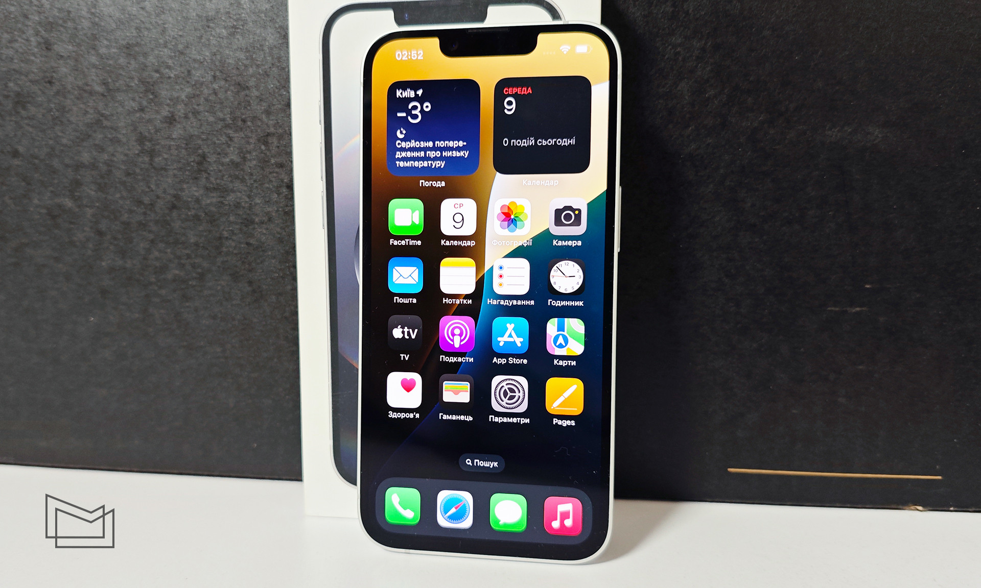 Огляд Apple iPhone 16e: дизайн та ергономічність