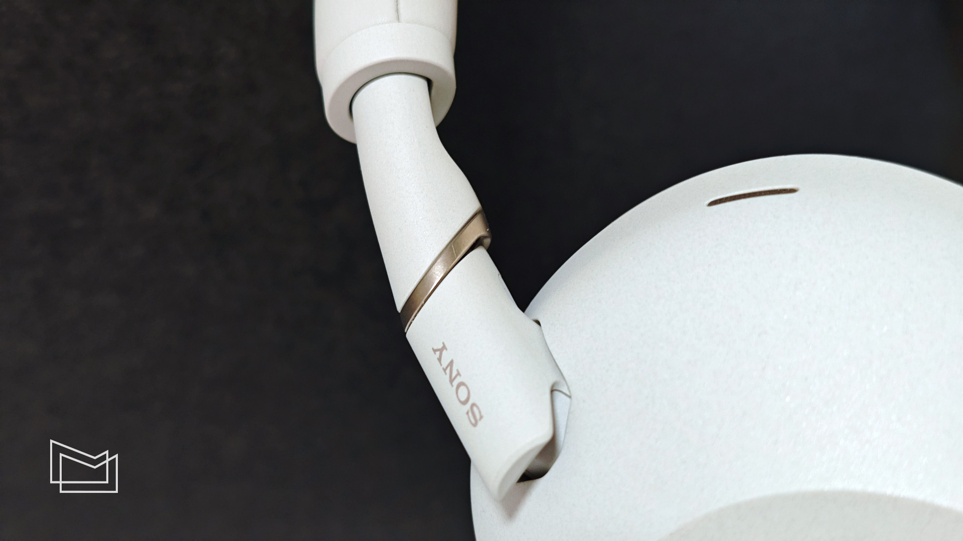 Огляд Sony WH-1000XM6: дизайн та зручність використання