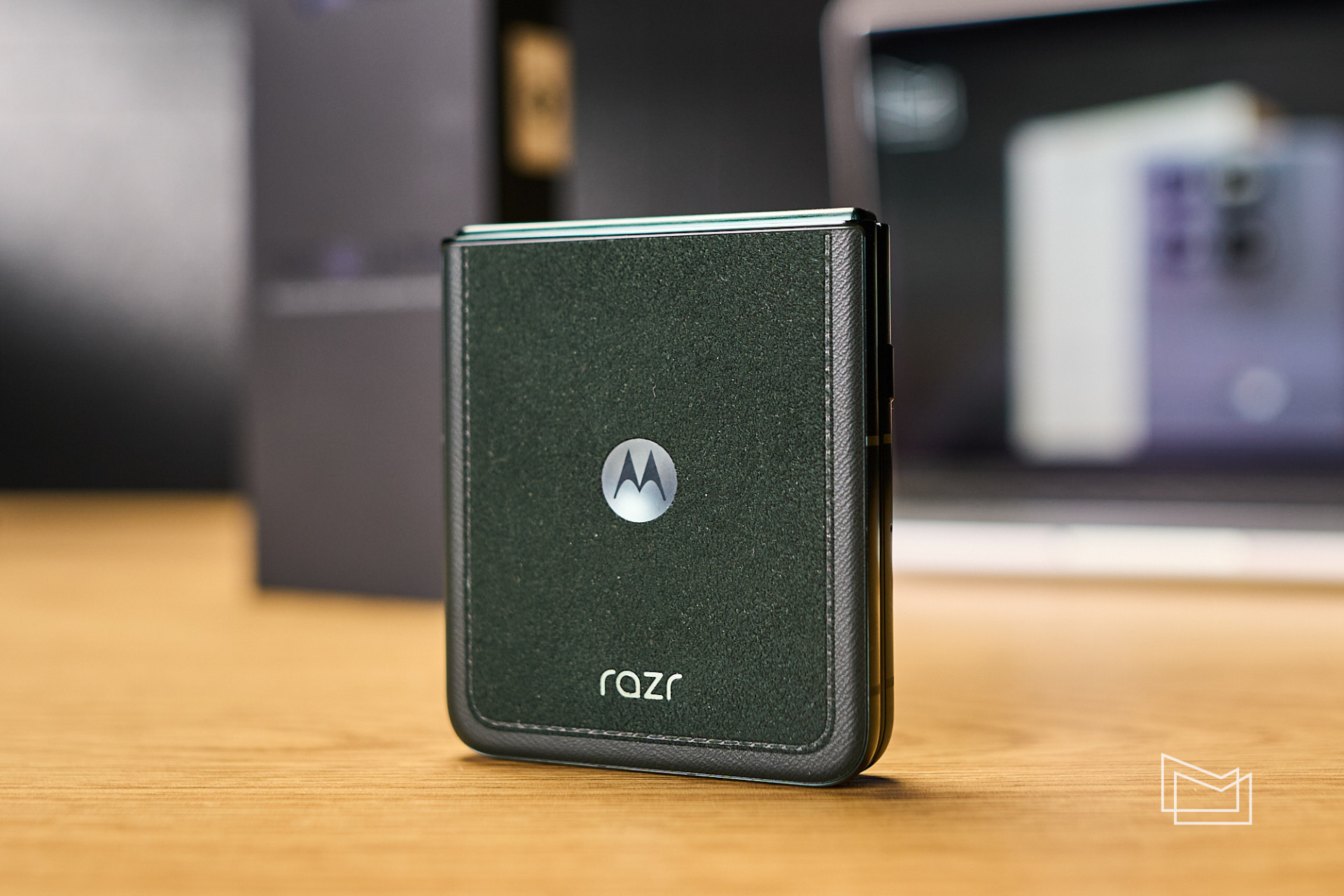 Огляд Motorola Razr 60 Ultra: дизайн та ергономічність