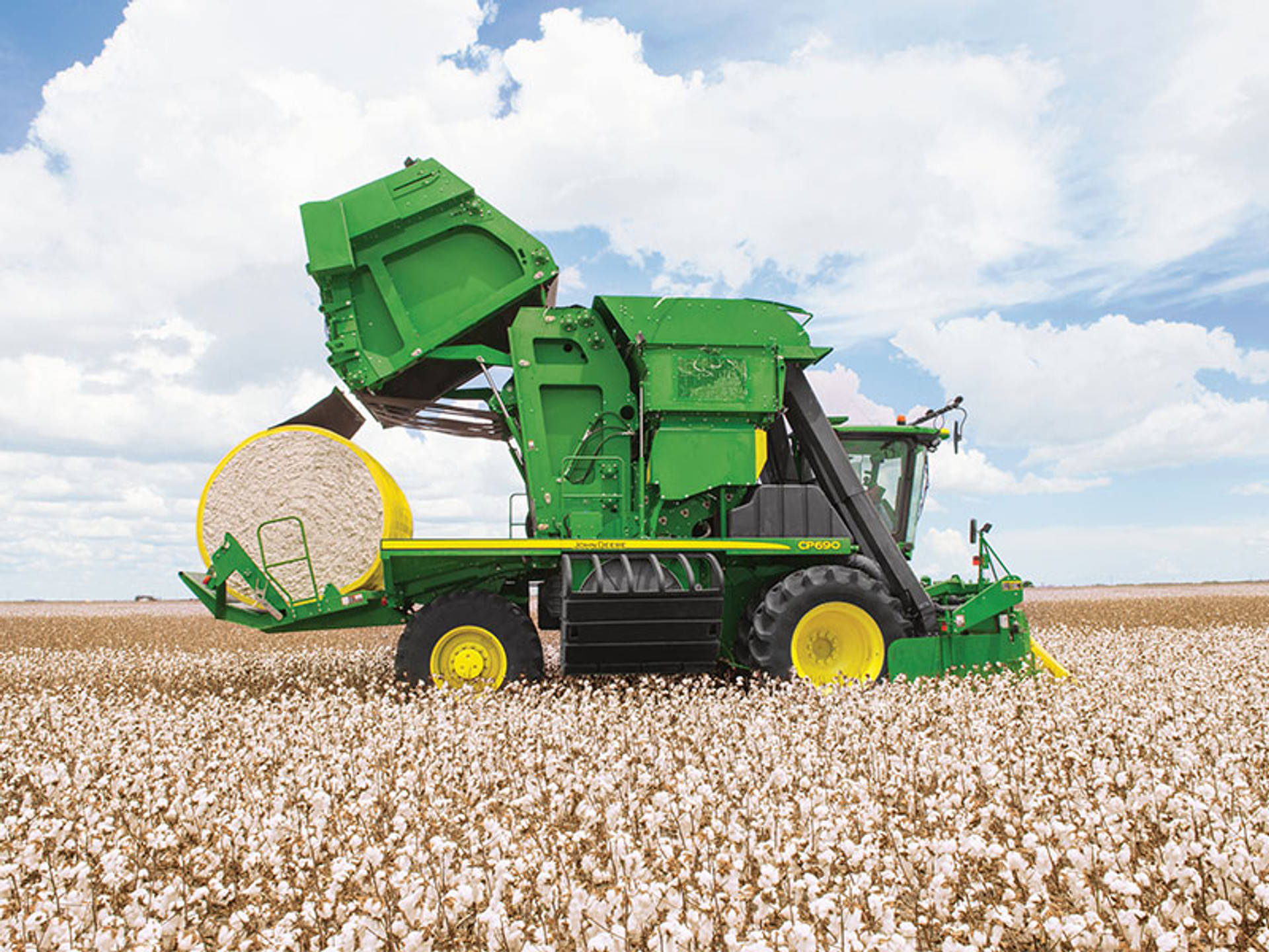 Спеціалізований комбайн для збору бавовника. Джерело: TRADEFarmMachinery
