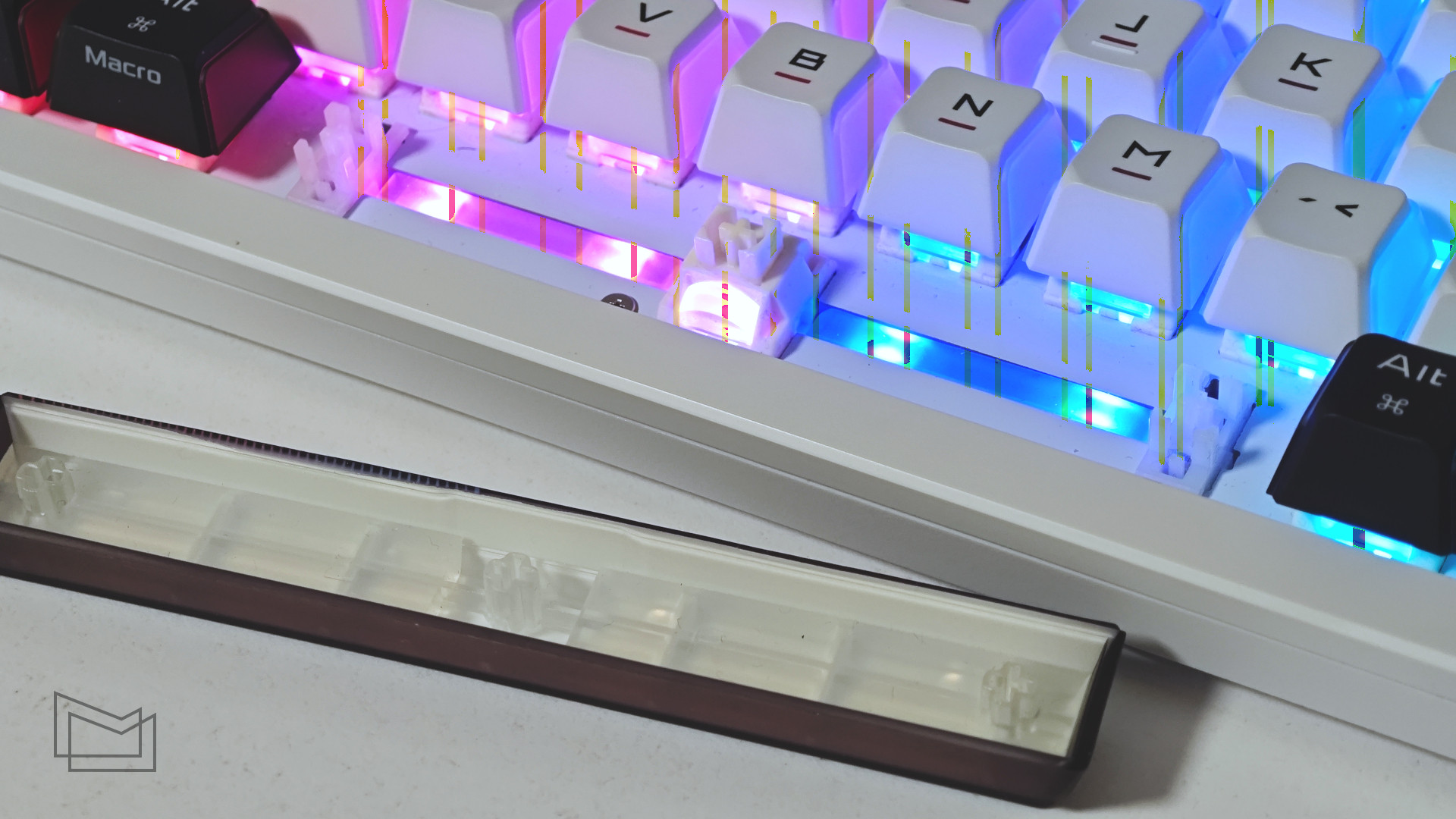 Огляд ASUS ROG Azoth X: ергономічність та перемикачі