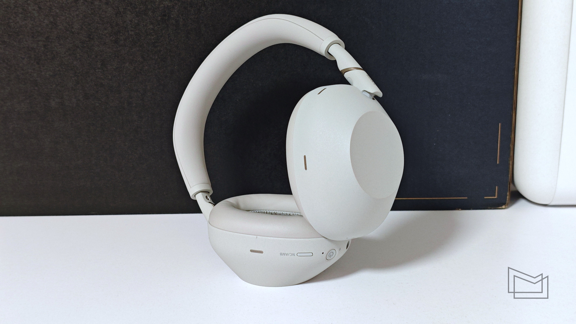 Огляд Sony WH-1000XM6: дизайн та зручність використання