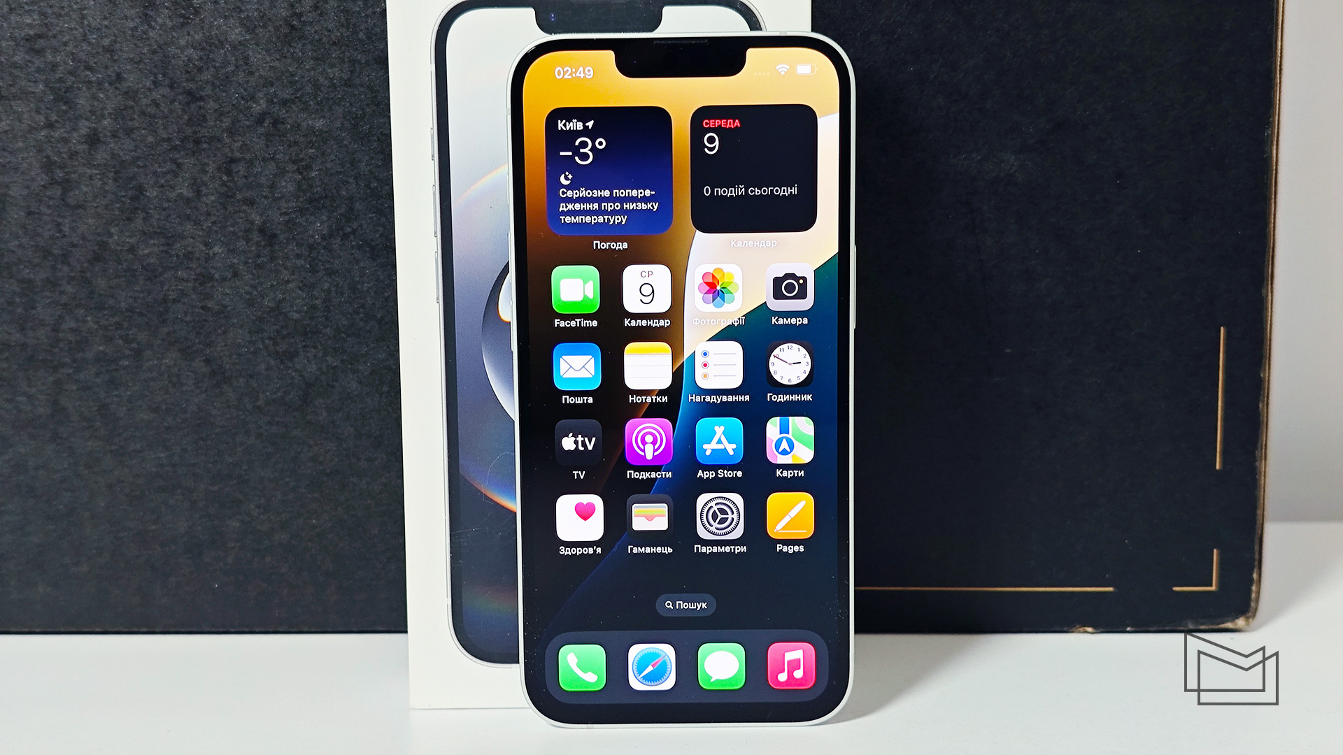 Огляд Apple iPhone 16e: дисплей