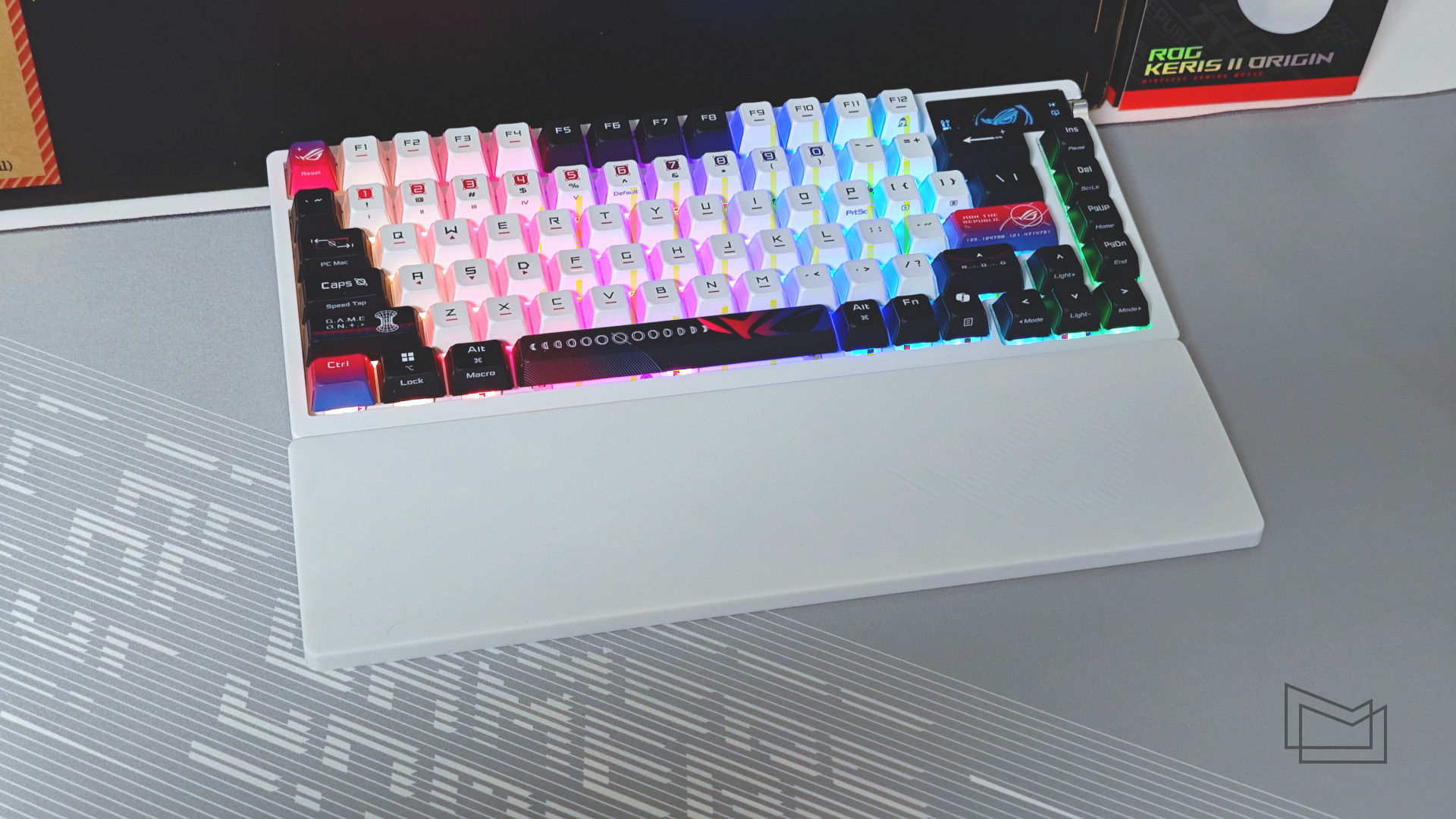 Огляд ASUS ROG Azoth X: дизайн та конструкція