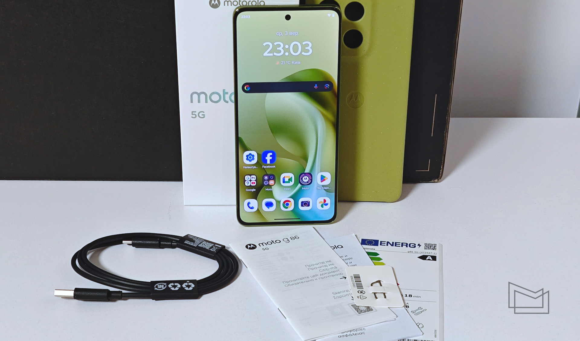 Огляд Motorola G86 5G: комплектація