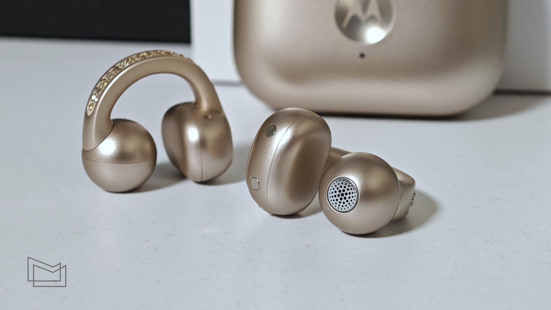 Motorola Buds Loop review: design and usability