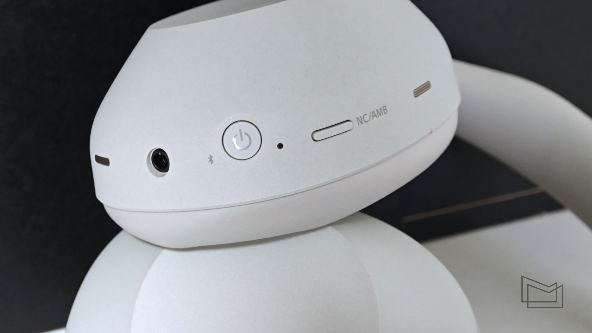 Огляд Sony WH-1000XM6: керування