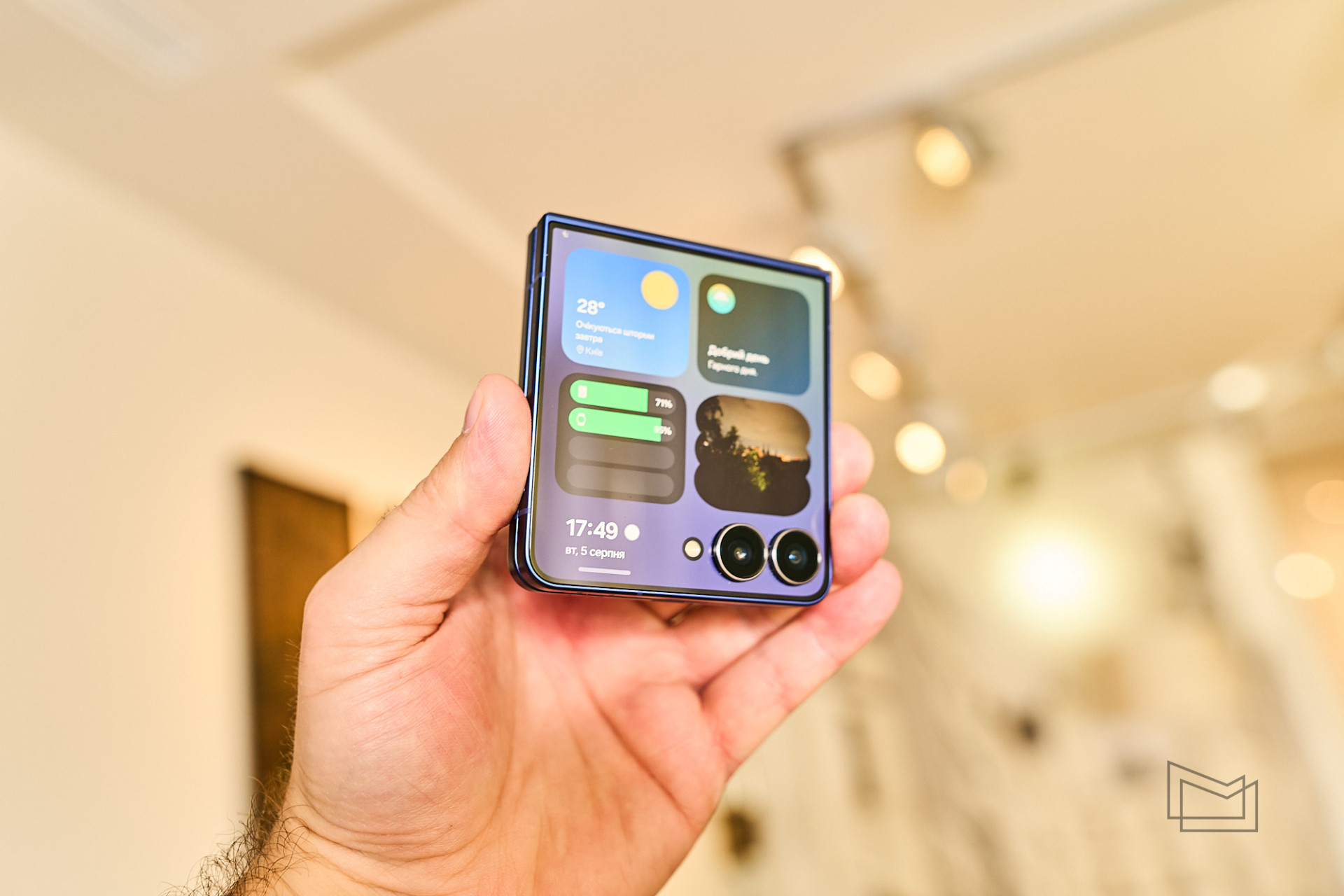 Огляд Samsung Galaxy Flip7: особливості використання та зовнішній дисплей