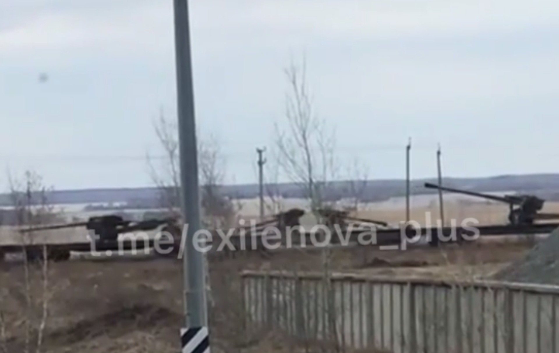 М-46, Д-30, МСТА-Б та Гіацинт-Б транспортують після зняття зі зберігання