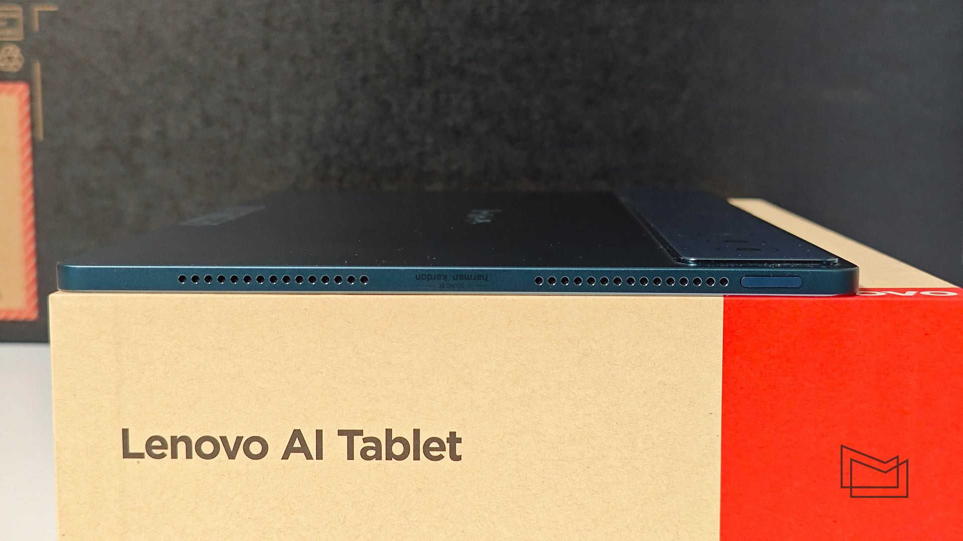 Огляд Lenovo Yoga Tab Plus: дизайн