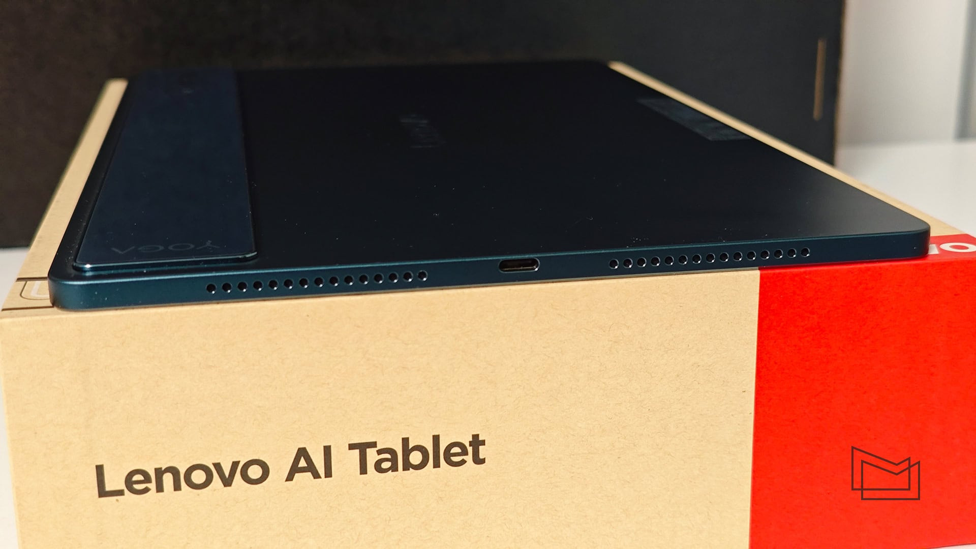Огляд Lenovo Yoga Tab Plus: дизайн