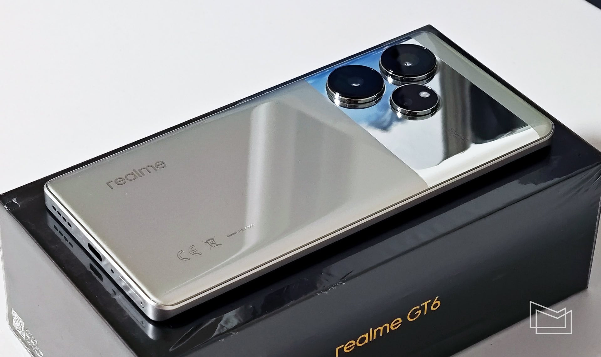 Огляд realme GT 6: зовнішній вигляд