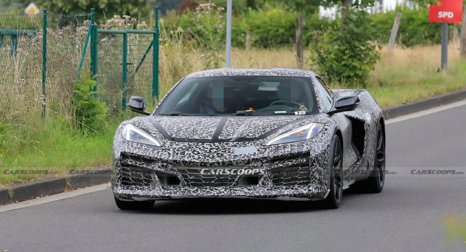 2023-Chevrolet-Corvette-E-ray-5