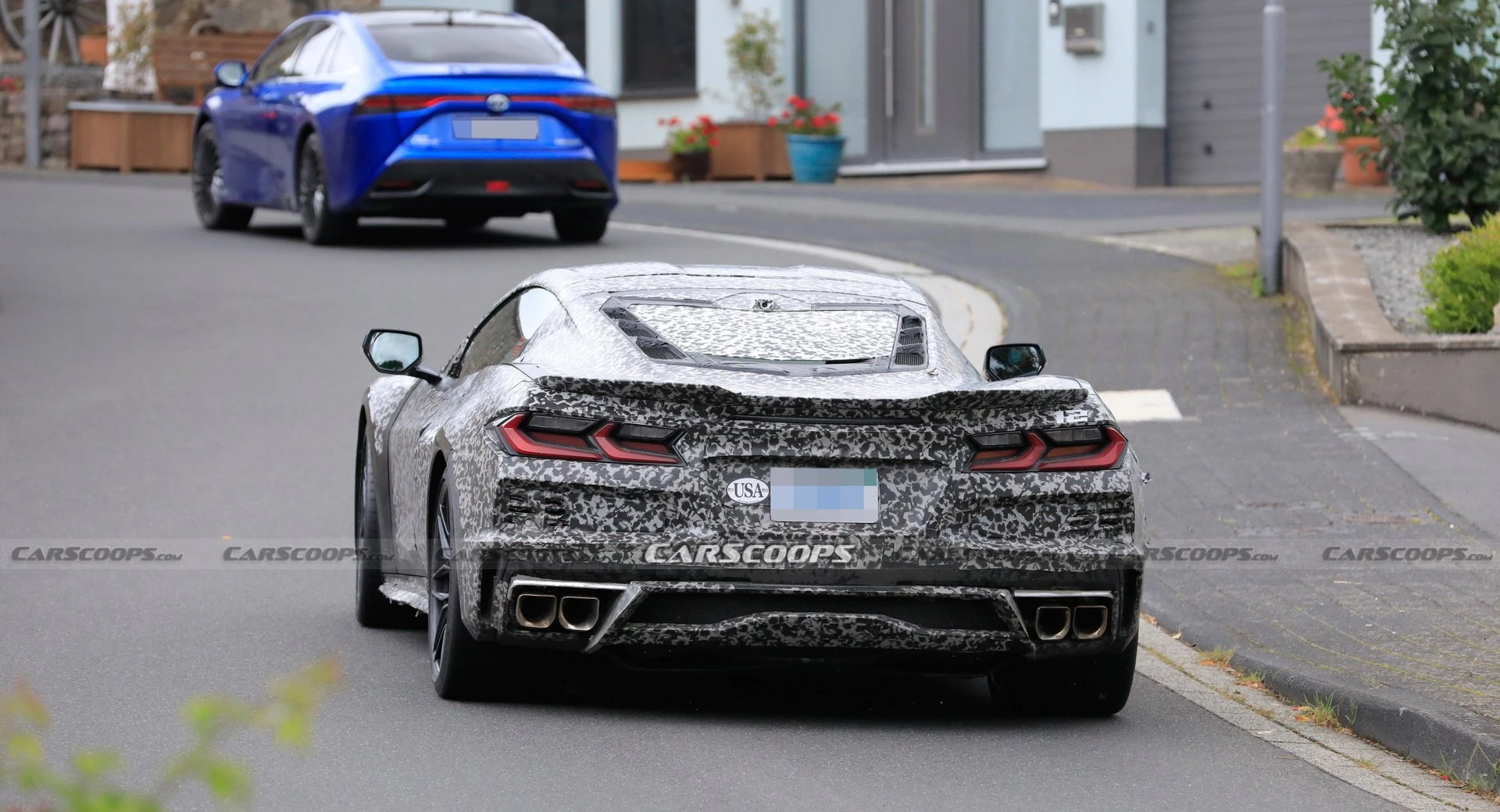 2023-Chevrolet-Corvette-E-ray-15