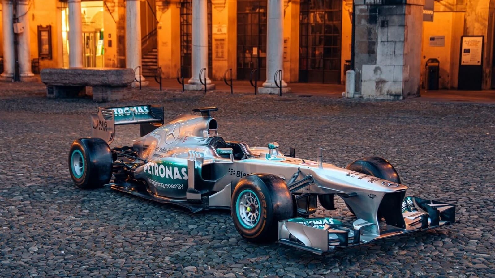 2013_Mercedes_W04_06