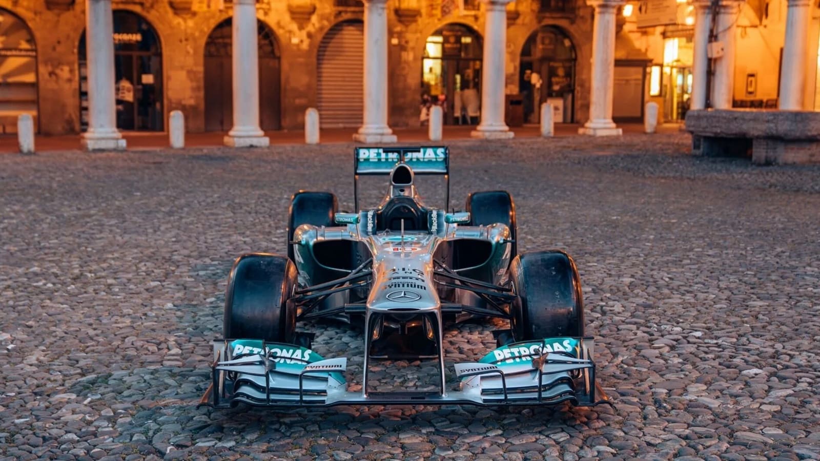 2013_Mercedes_W04_04