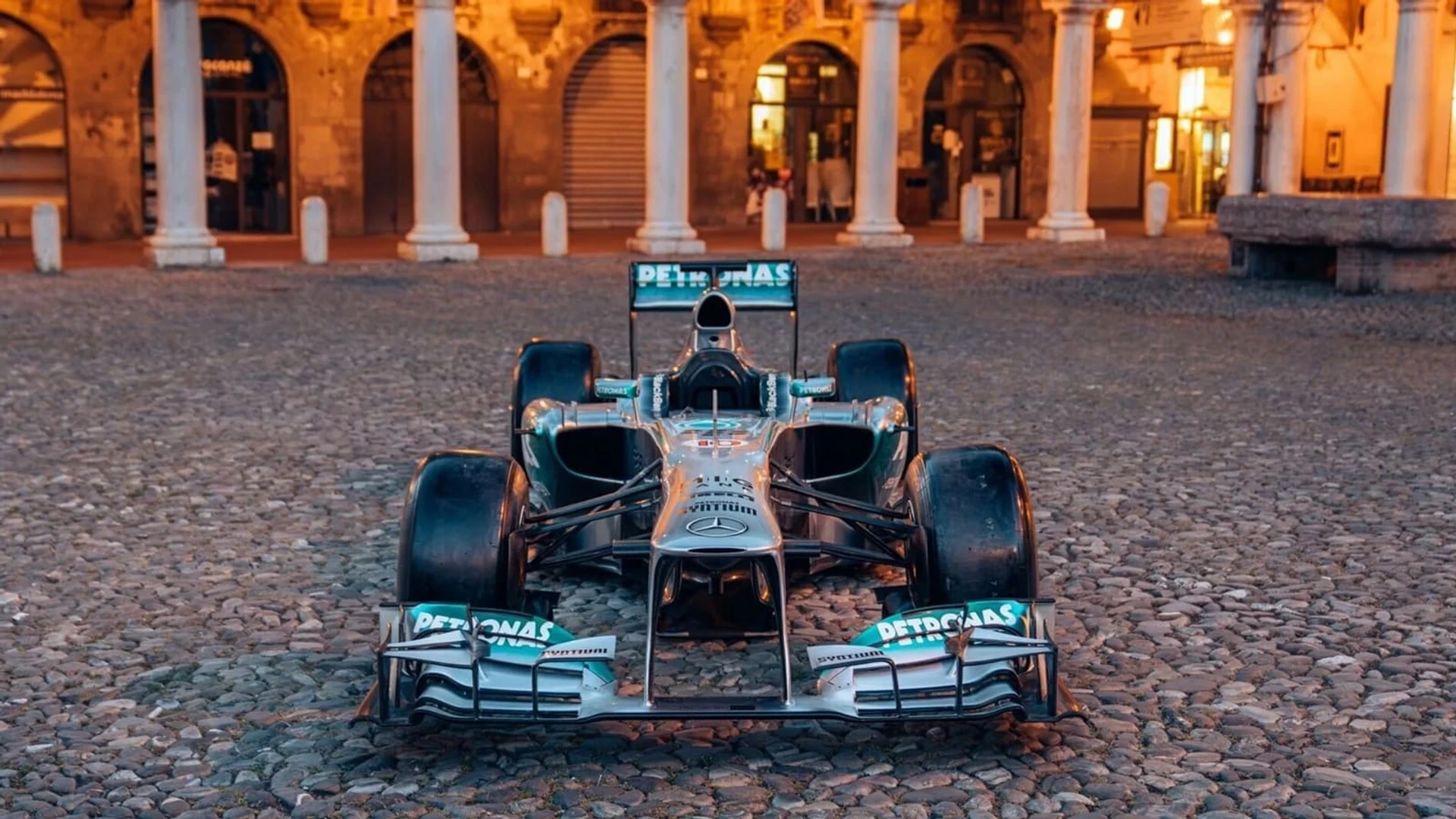 2013_Mercedes_W04_04