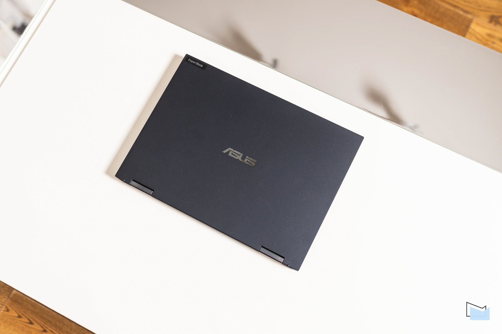 ASUS ExpertBook B7 Flip (4 of 46)