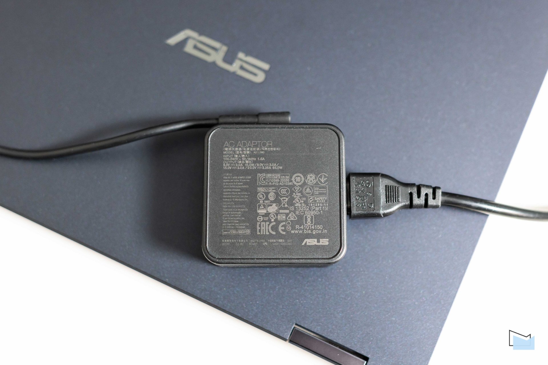 ASUS ExpertBook B7 Flip (3 of 46)