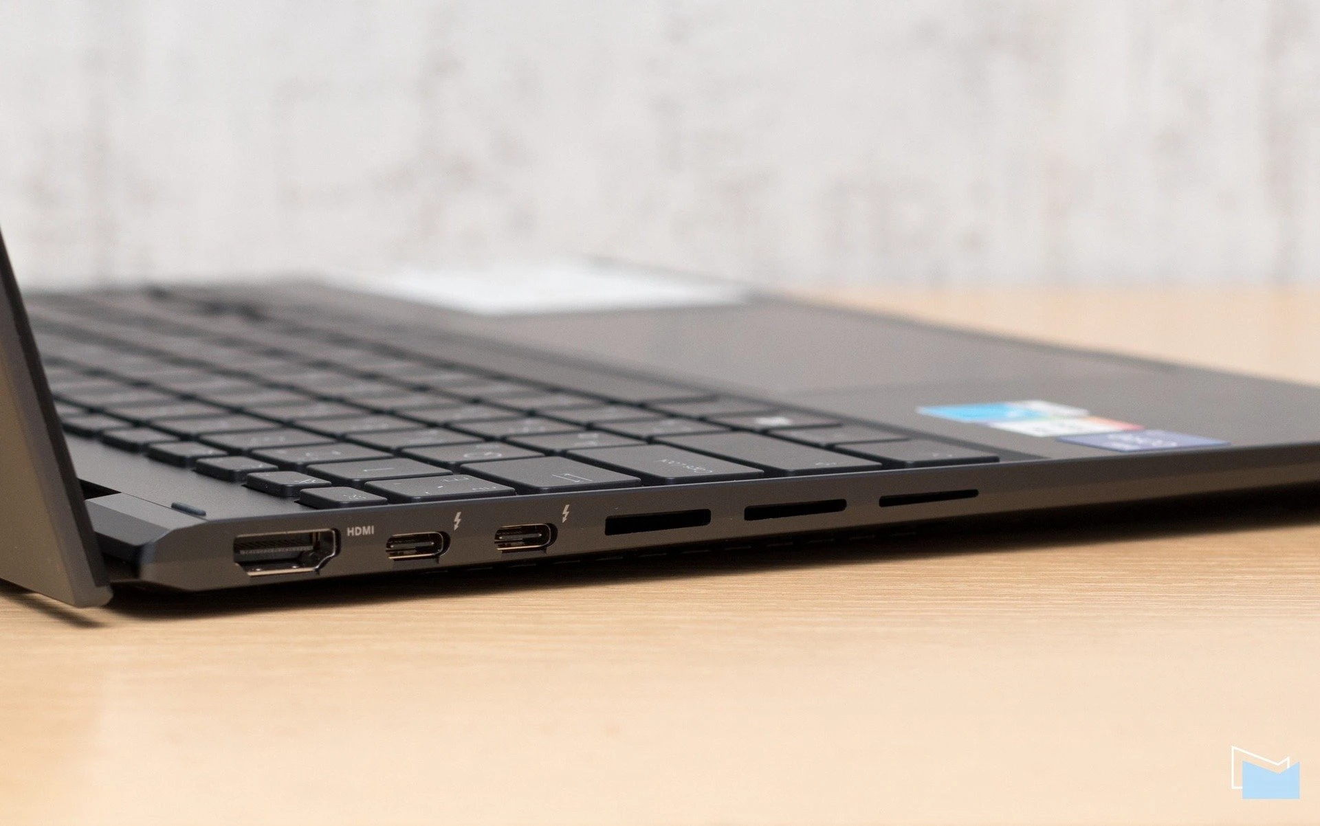 ASUS-Zenbook-Flip-14-OLED-11