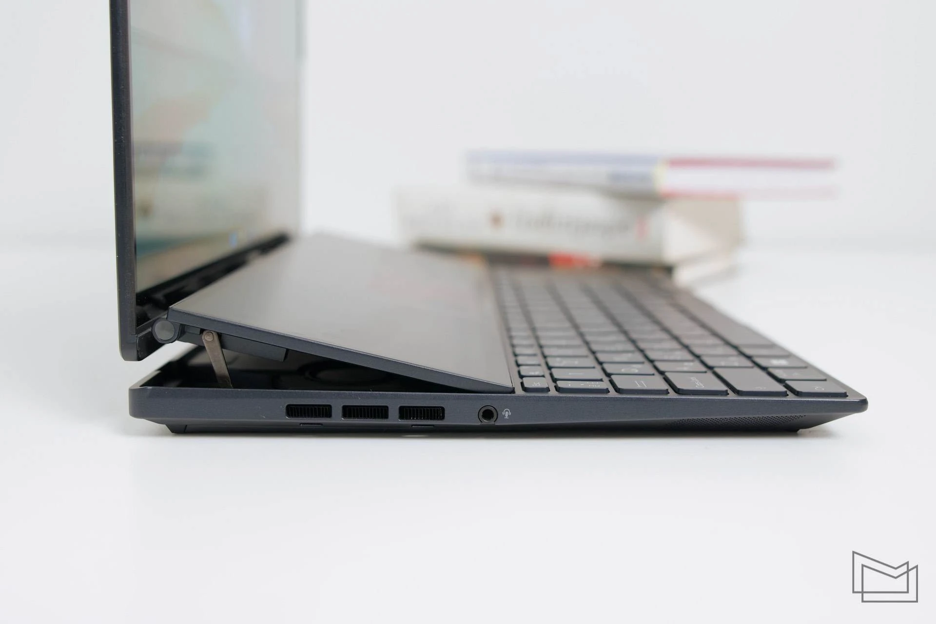 ASUS-Zenbook-Pro-14-Duo-OLED-18