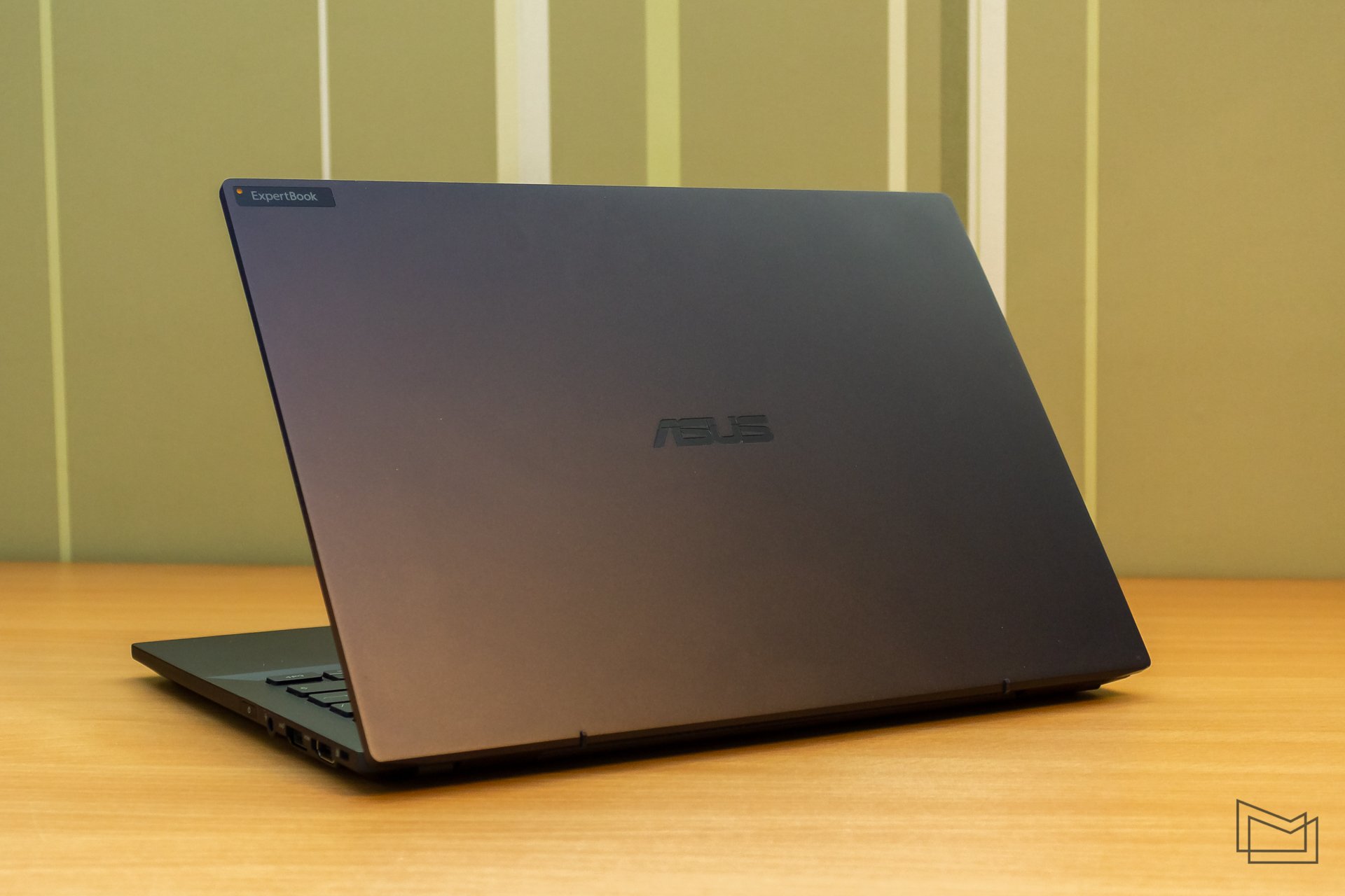 ASUS ExpertBook B5302CE (3 of 27)