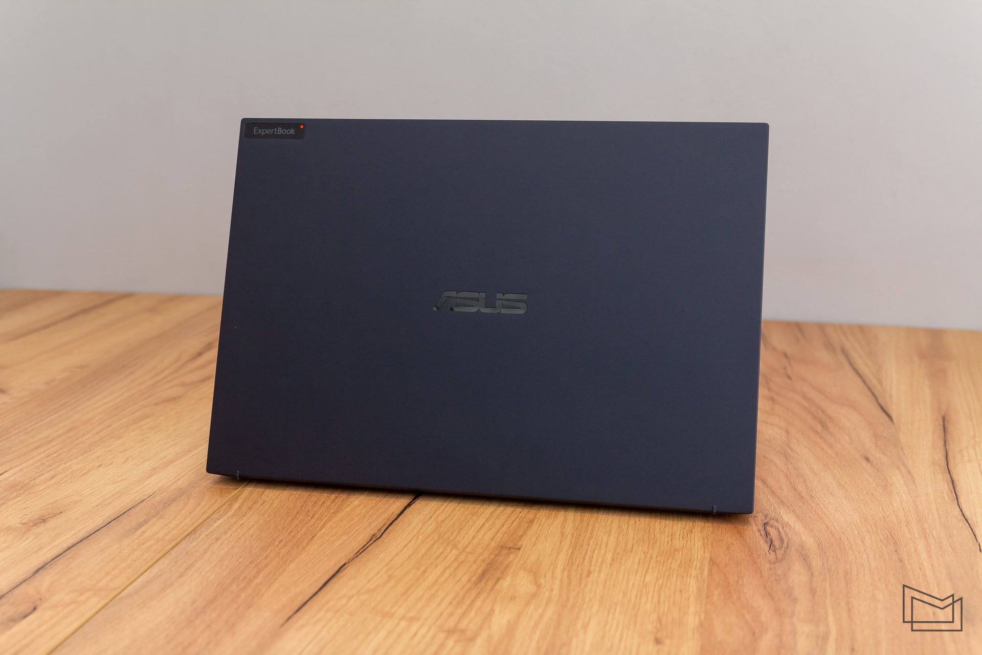 ASUS ExpertBook B9 OLED (B9403, Series 1 Intel) (5 of 29)