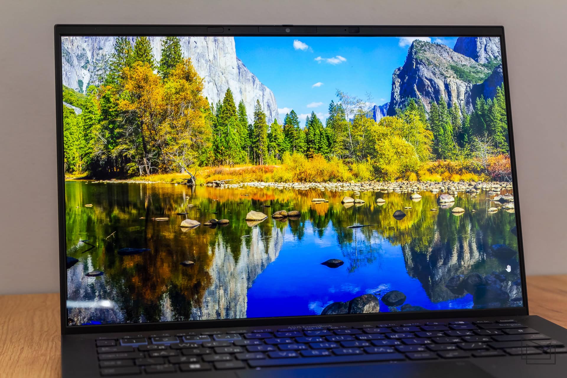 ASUS ExpertBook B9 OLED (B9403, Series 1 Intel) (13 of 29)