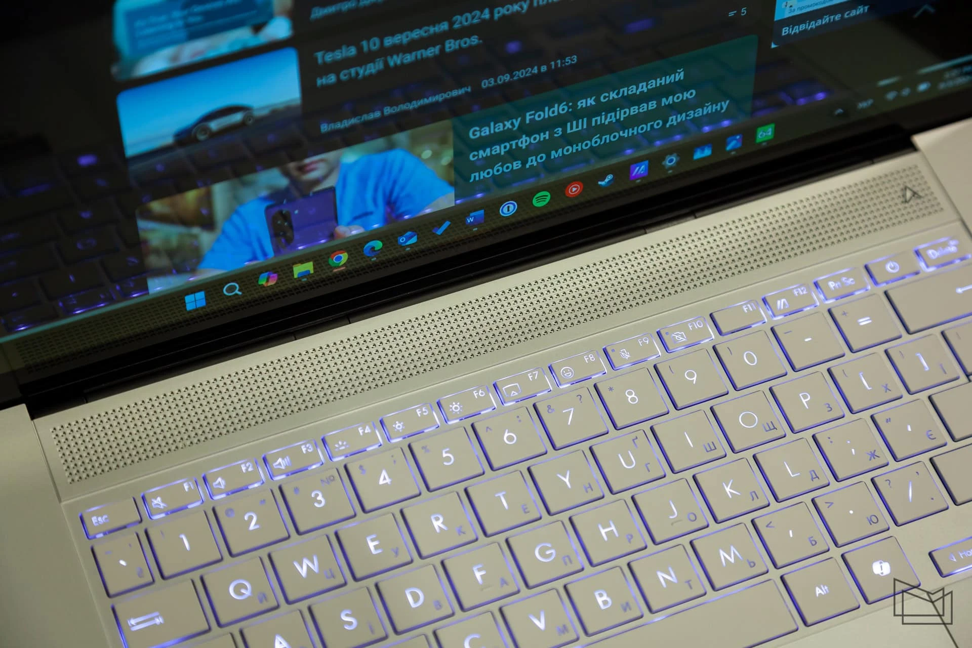 ASUS Zenbook S 16 (UM5606W) (24 of 24)