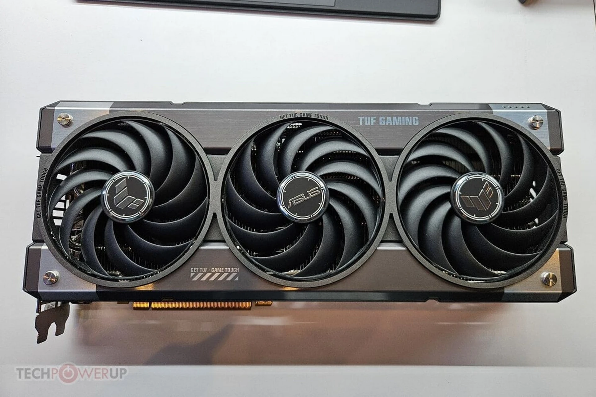 ASUS-RX-9700-XT-TUF3