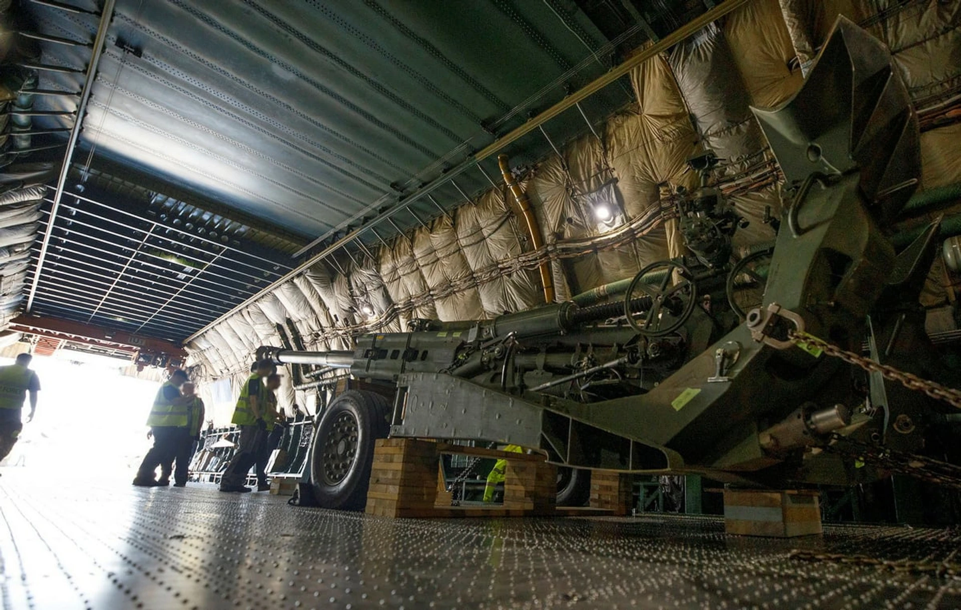 An-124-UA-Millitary_04