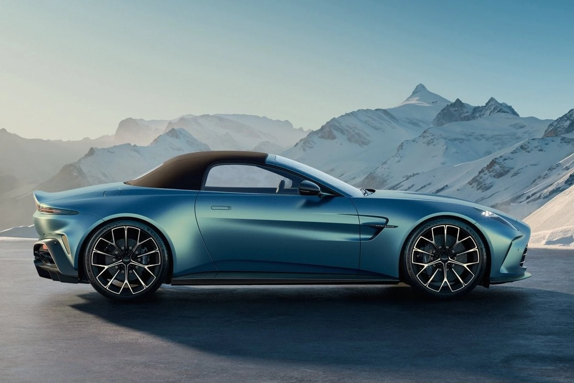 Aston Martin Vantage Roadster NEW