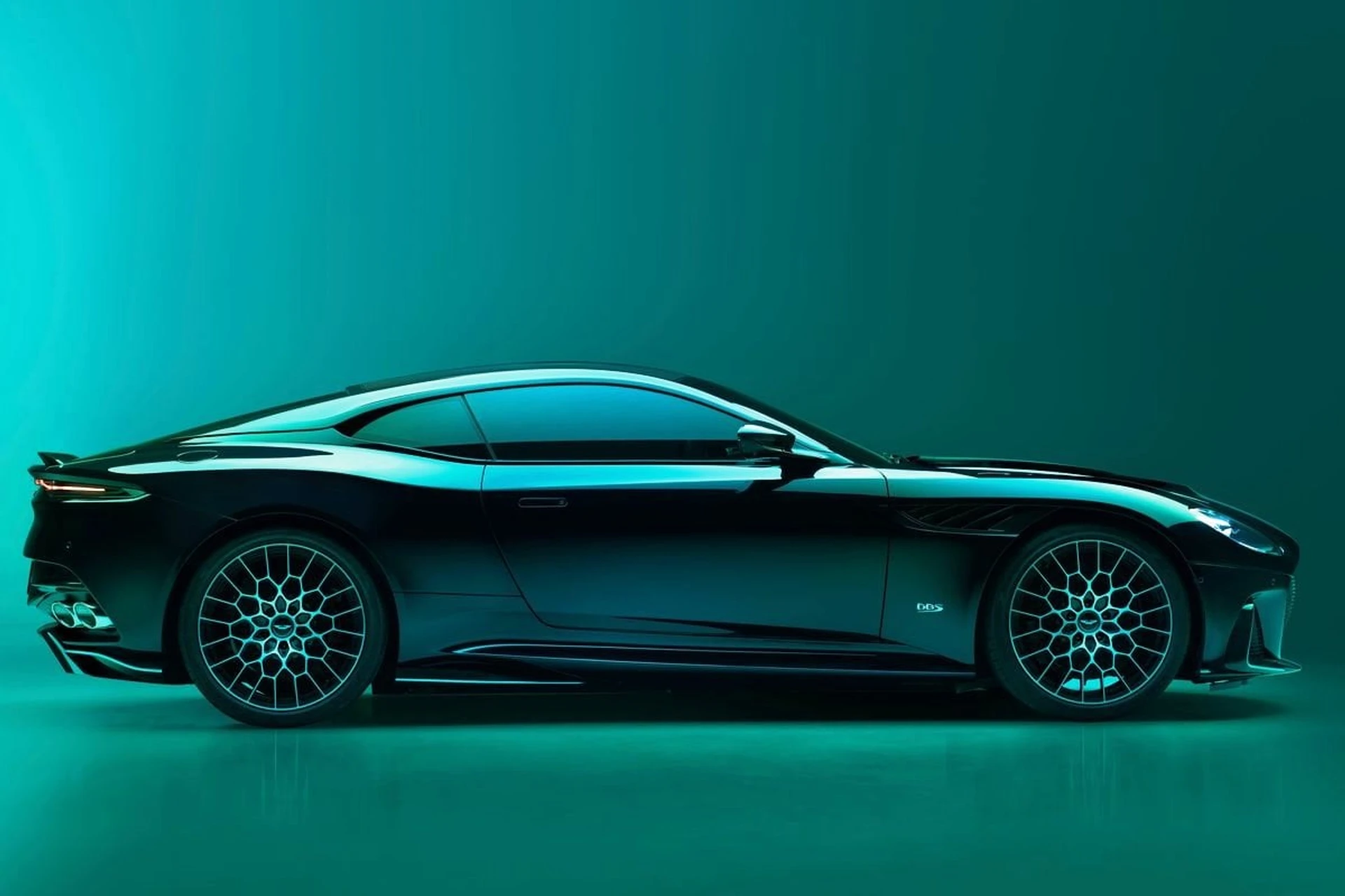 Aston Martin DBS770 Ultimate 2