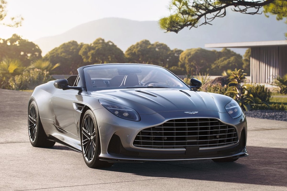 Aston Martin DB12 Volante 2