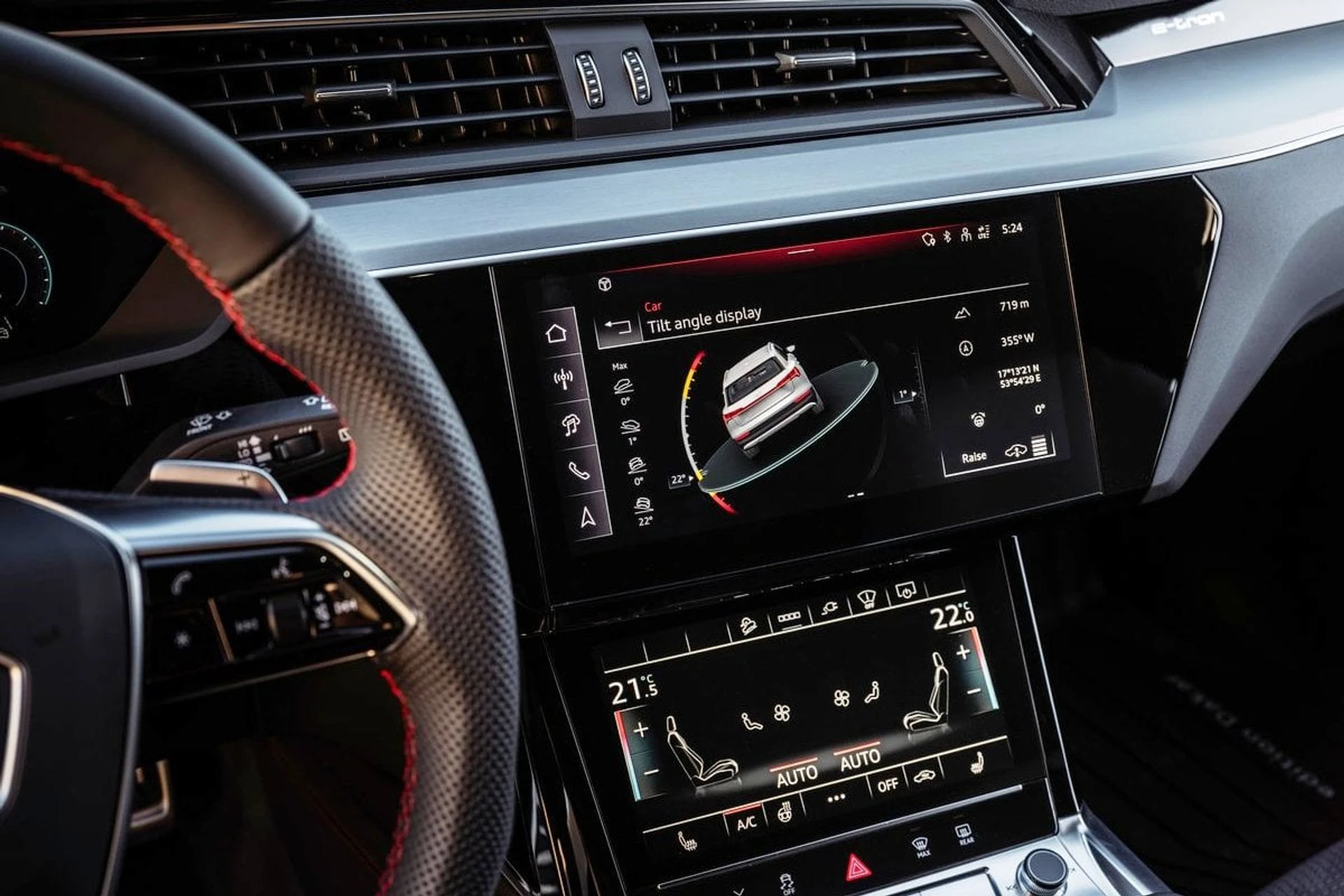Audi Q8 e-tron Dakar inside