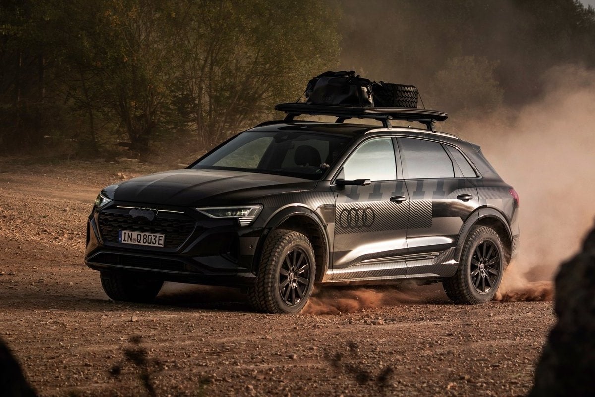 Audi Q8 e-tron Dakar front