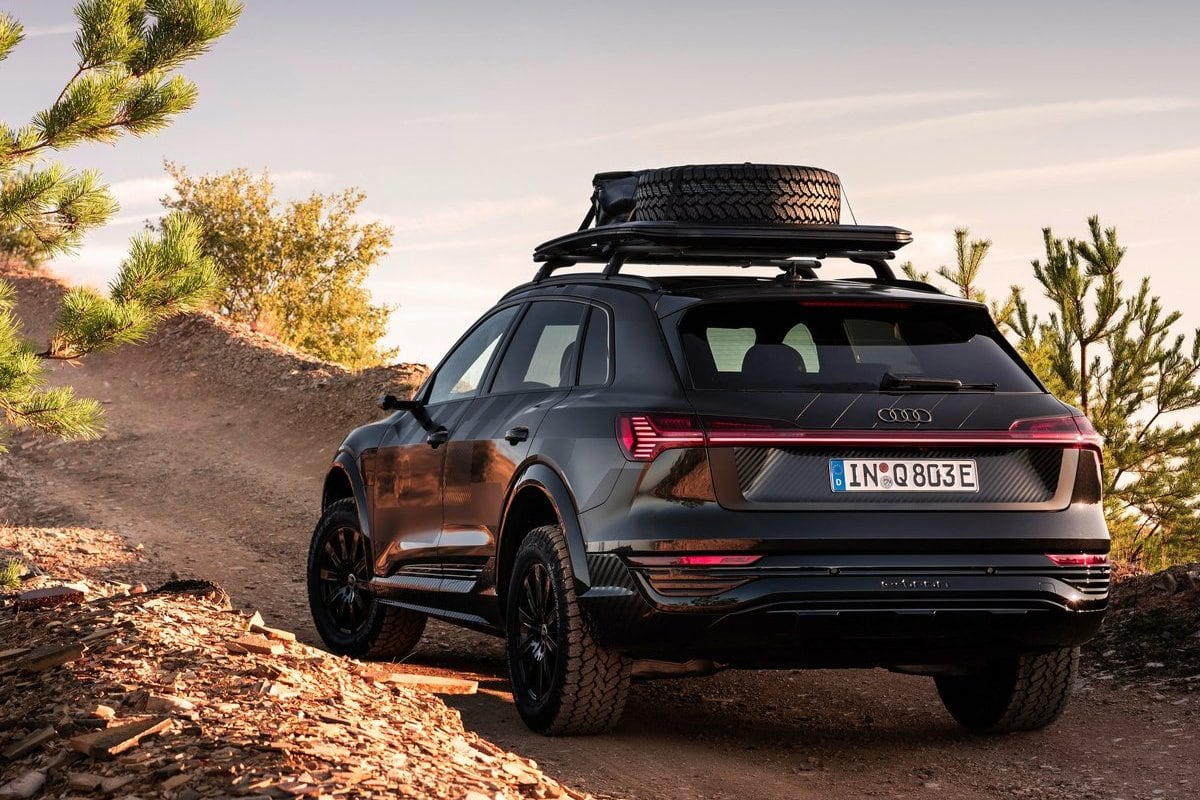 Audi Q8 e-tron Dakar Edition rear