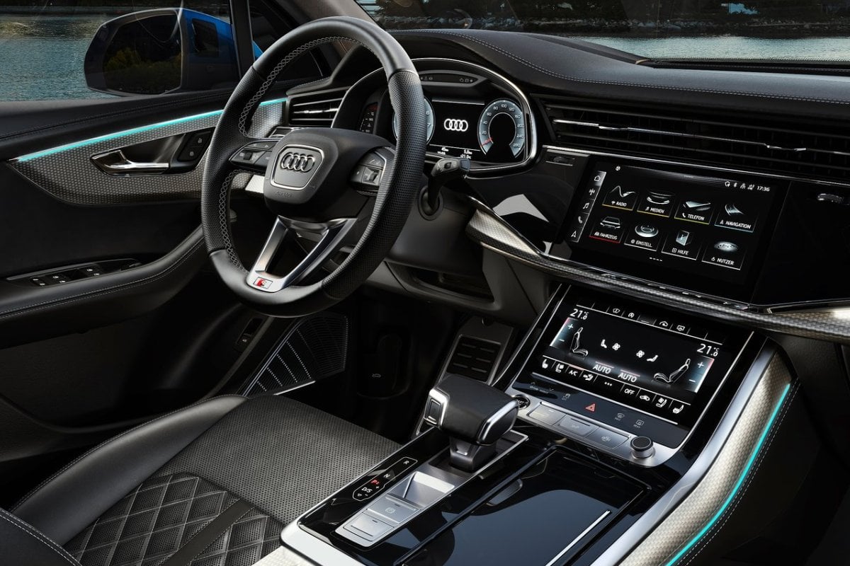 Audi Q7 inside