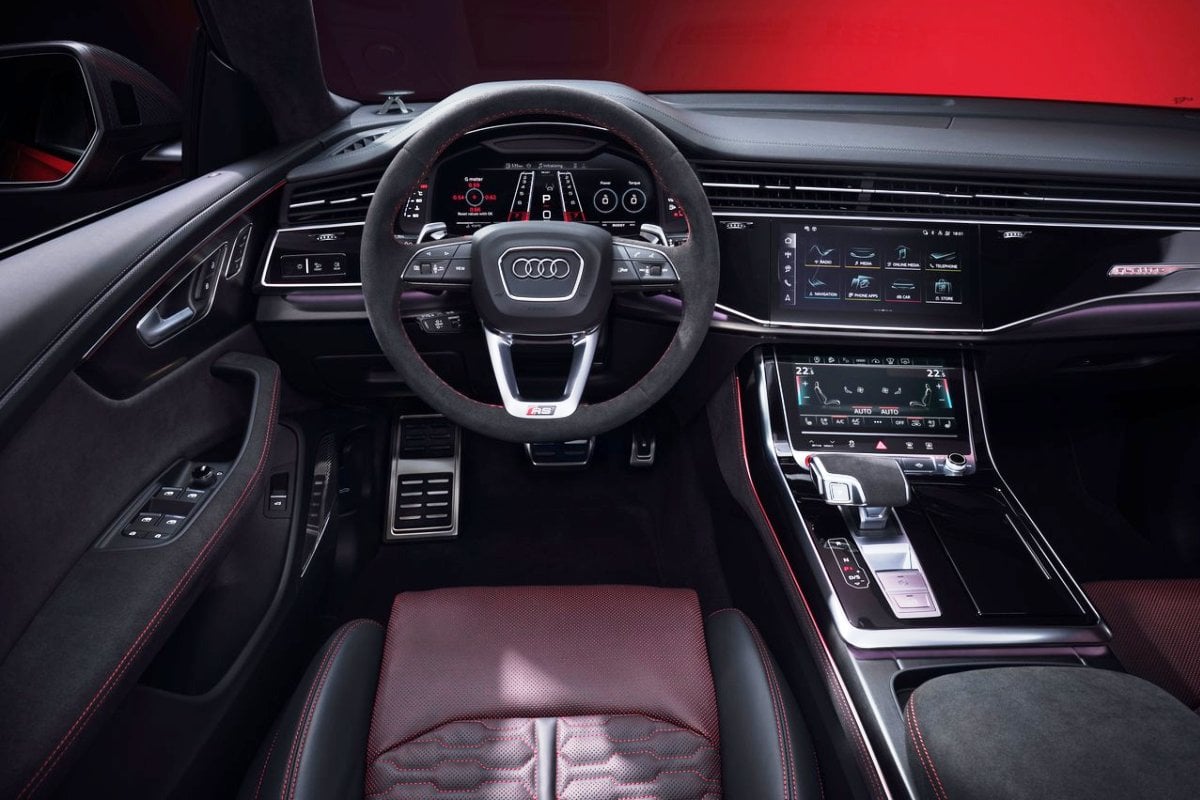 Audi RS Q8 inside 2025