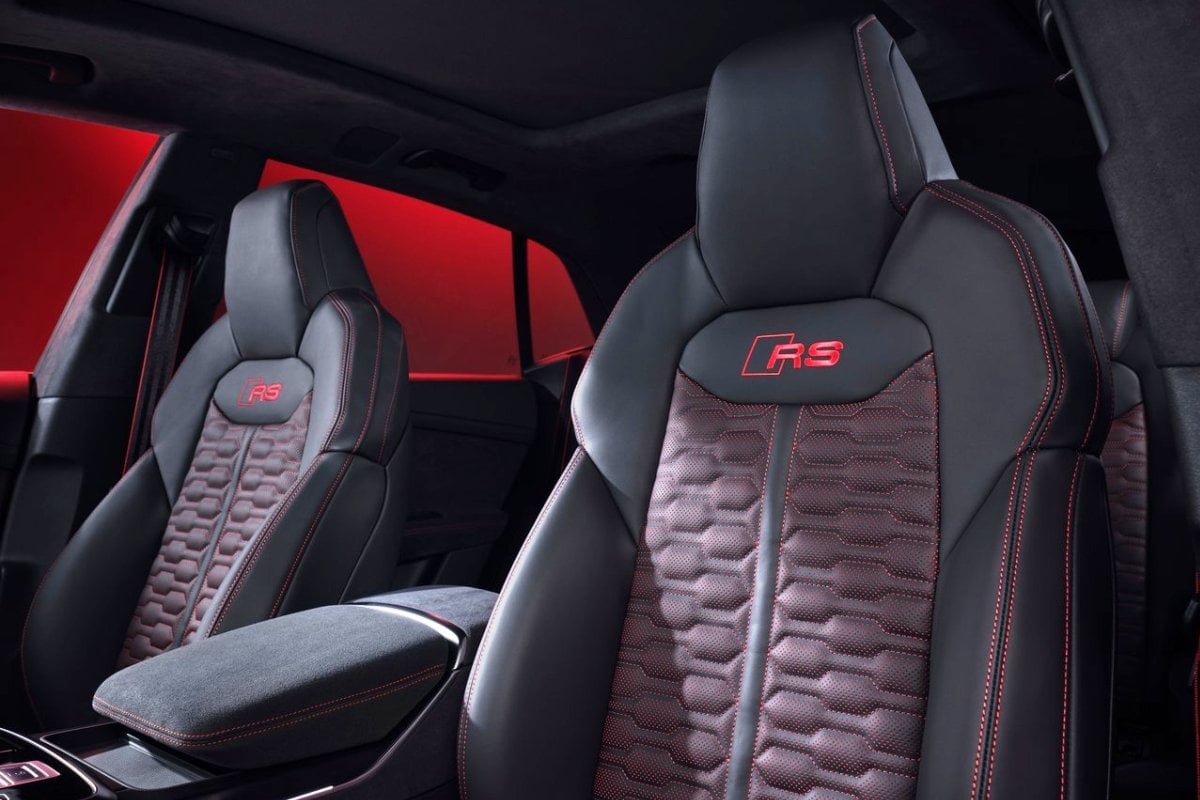 Audi RS Q8 inside seats