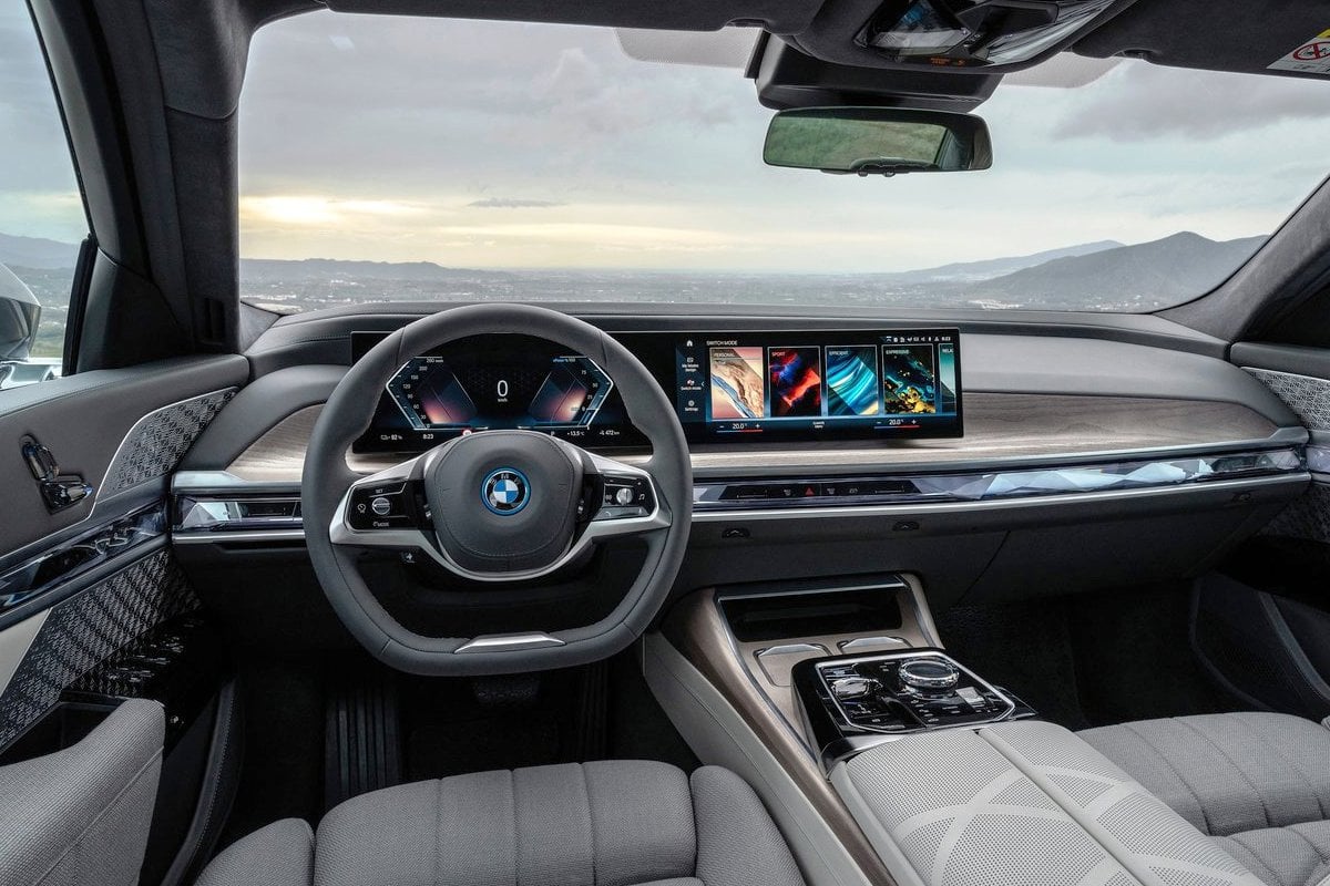 BMW i7 4