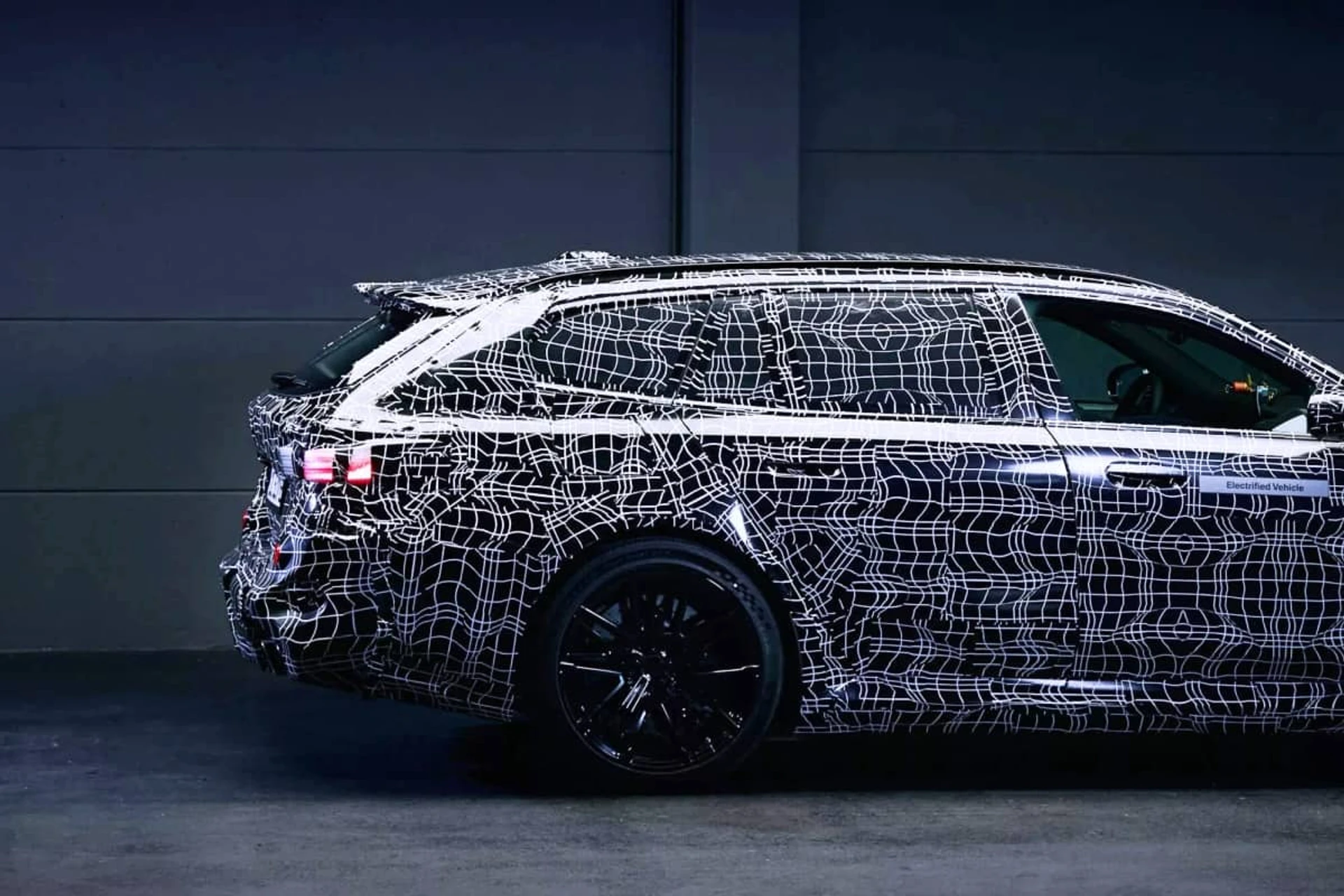 BMW M5 Touring teaser