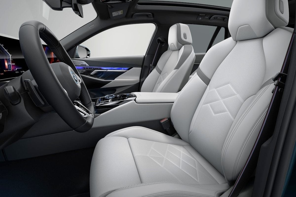 BMW i5 Touring seats