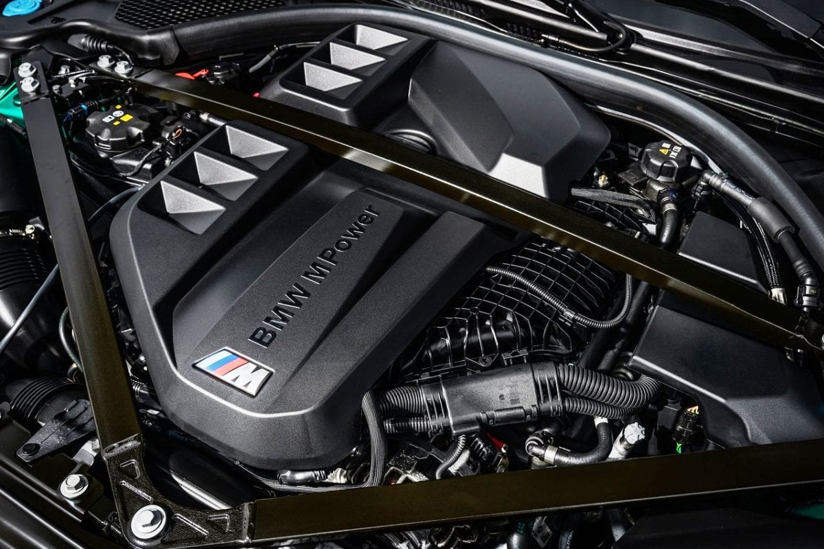 BMW M4 CS engine