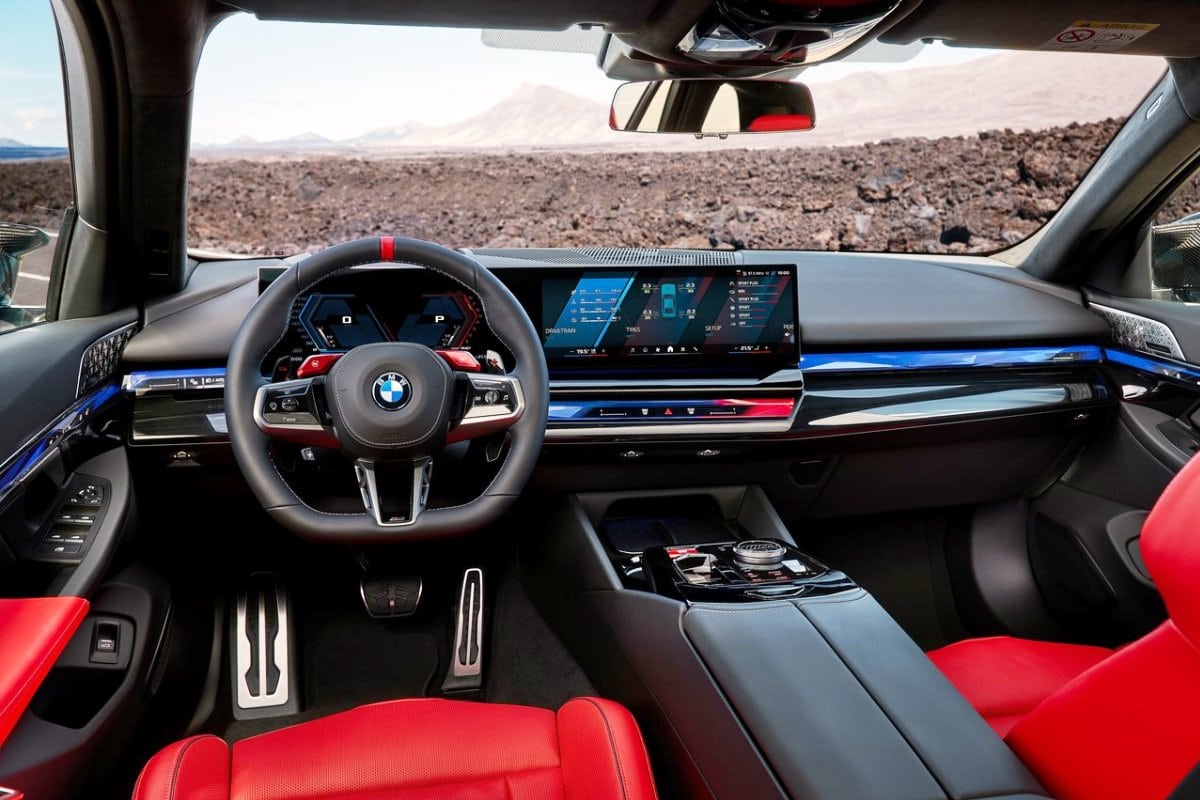 BMW M5 Touring inside