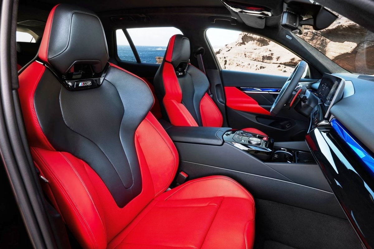 BMW M5 Touring inside seats