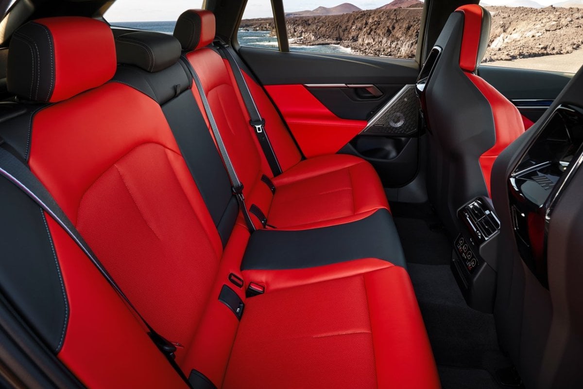 BMW M5 Touring inside seats rear